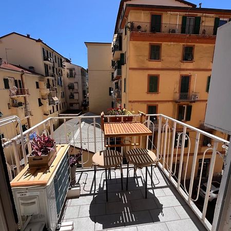 Little House 5 Terre Apartment ลาสเปเซีย ภายนอก รูปภาพ